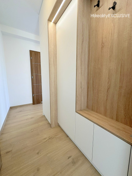 Predaj úplne nový 2i byt s 6,09 m2 balkonóm, dve parkovacie miesta, Mosonmagyaróvár