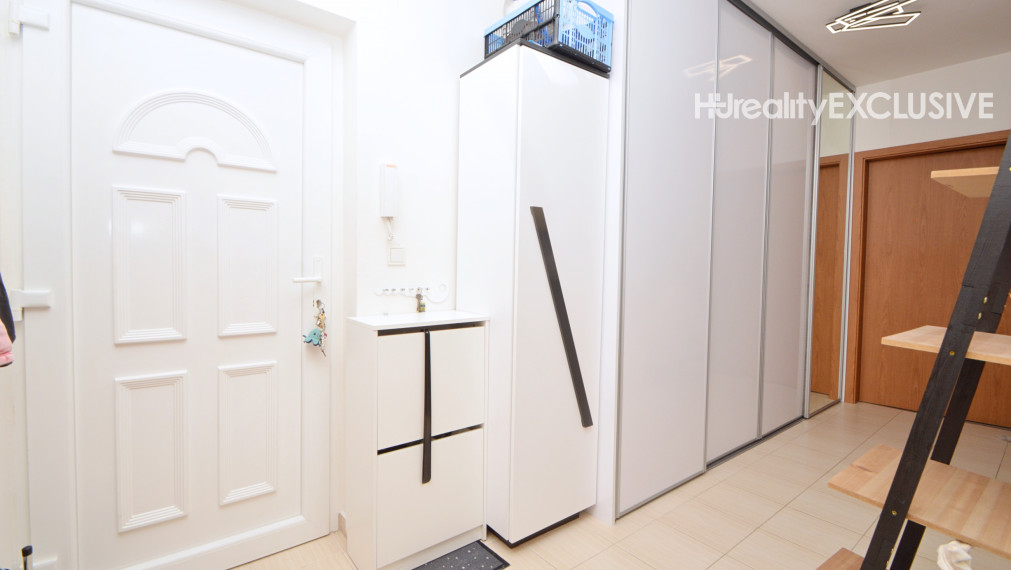 Predaj priestranný 3i byt s 5 m2 balkónom, Rajka