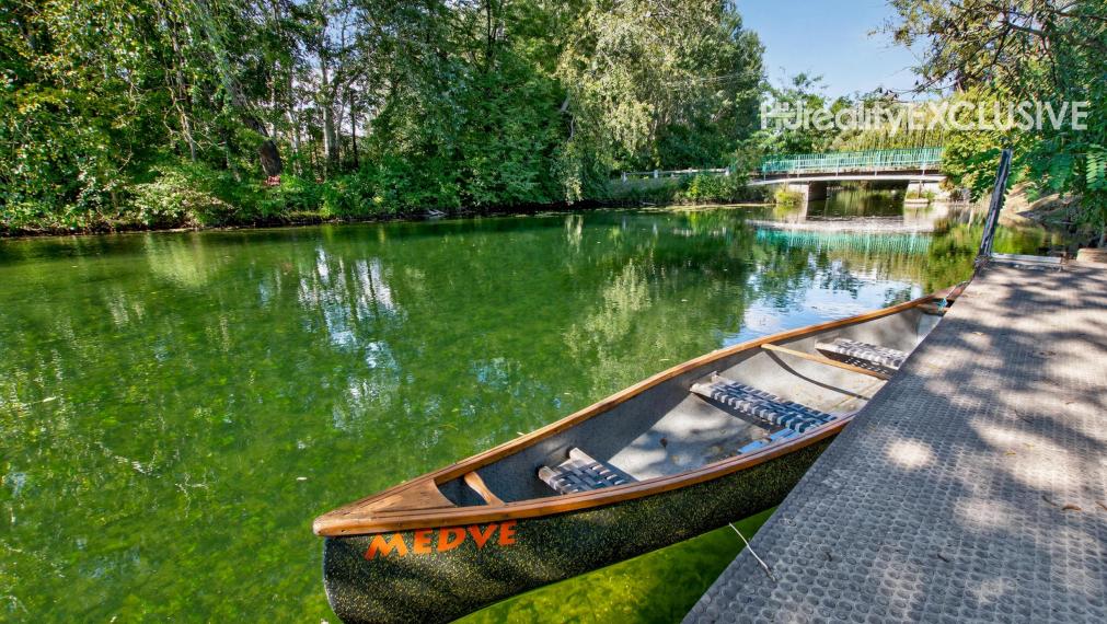 EXKLUZÍVNE NA PREDAJ DOM PRI DUNAJI– PRIAMY PRÍSTUP K VODE, DVA APARTMÁNY, VÝNIMOČNÁ POLOHA