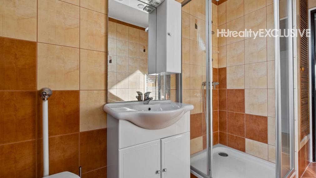 EXKLUZÍVNE NA PREDAJ DOM PRI DUNAJI– PRIAMY PRÍSTUP K VODE, DVA APARTMÁNY, VÝNIMOČNÁ POLOHA