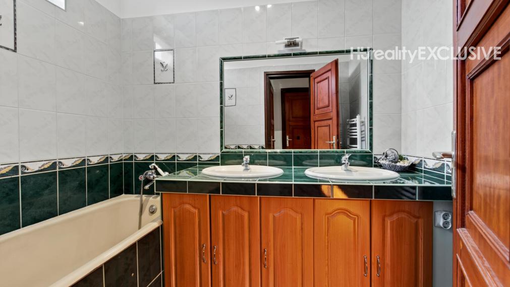 EXKLUZÍVNE NA PREDAJ DOM PRI DUNAJI– PRIAMY PRÍSTUP K VODE, DVA APARTMÁNY, VÝNIMOČNÁ POLOHA