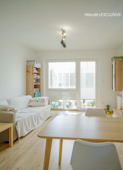 Predaj 3i byt s balkónom v uzatvorenom areáli, Viladomy, Rajka