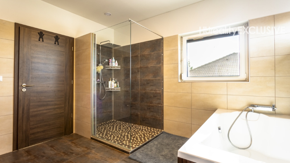 Energeticky úsporný 5i dom so záhradou a garážou, Mosonmagyaróvár