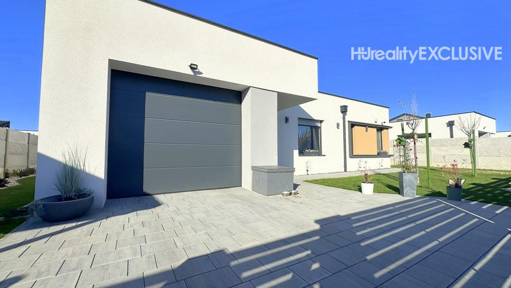 Predaj priestranný 4i RD, garáž, zimná záhrada, pozemok 513 m2, Mosonmagyaróvár