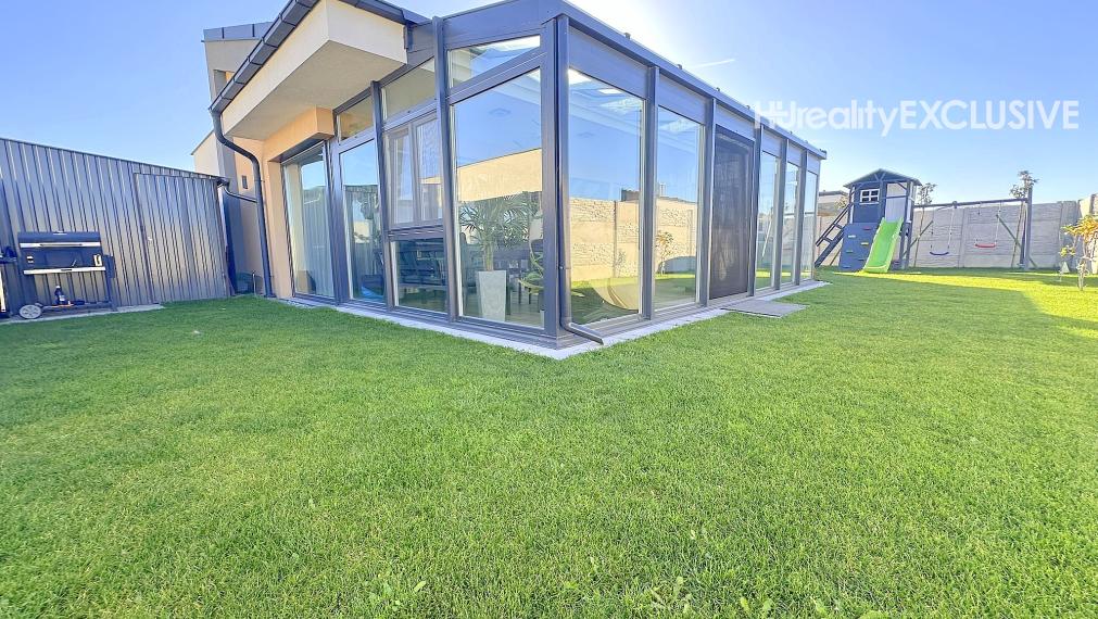 Predaj priestranný 4i RD, garáž, zimná záhrada, pozemok 513 m2, Mosonmagyaróvár