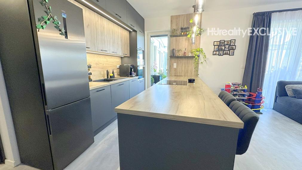 Predaj priestranný 4i RD, garáž, zimná záhrada, pozemok 513 m2, Mosonmagyaróvár