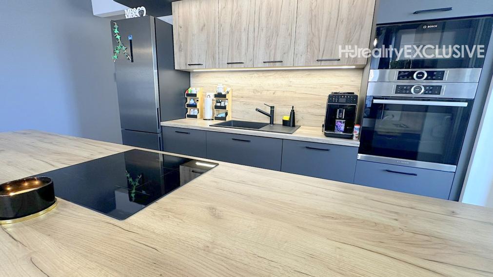 Predaj priestranný 4i RD, garáž, zimná záhrada, pozemok 513 m2, Mosonmagyaróvár