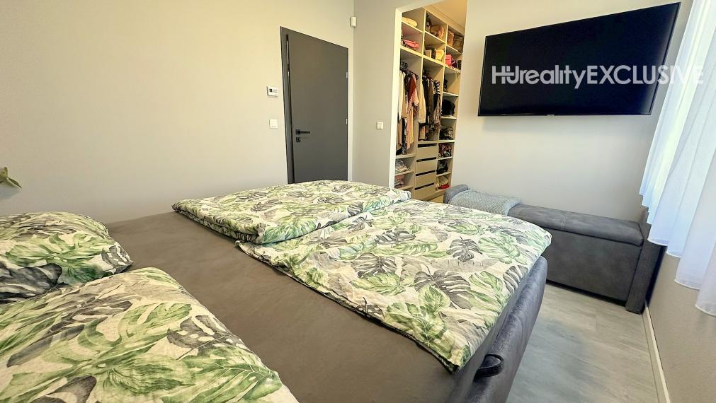 Predaj priestranný 4i RD, garáž, zimná záhrada, pozemok 513 m2, Mosonmagyaróvár