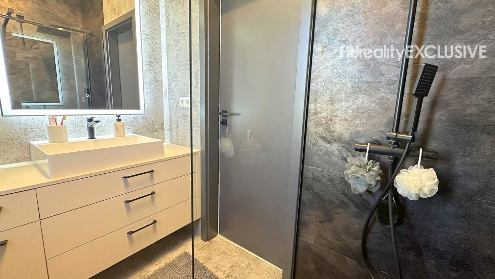 Predaj priestranný 4i RD, garáž, zimná záhrada, pozemok 513 m2, Mosonmagyaróvár