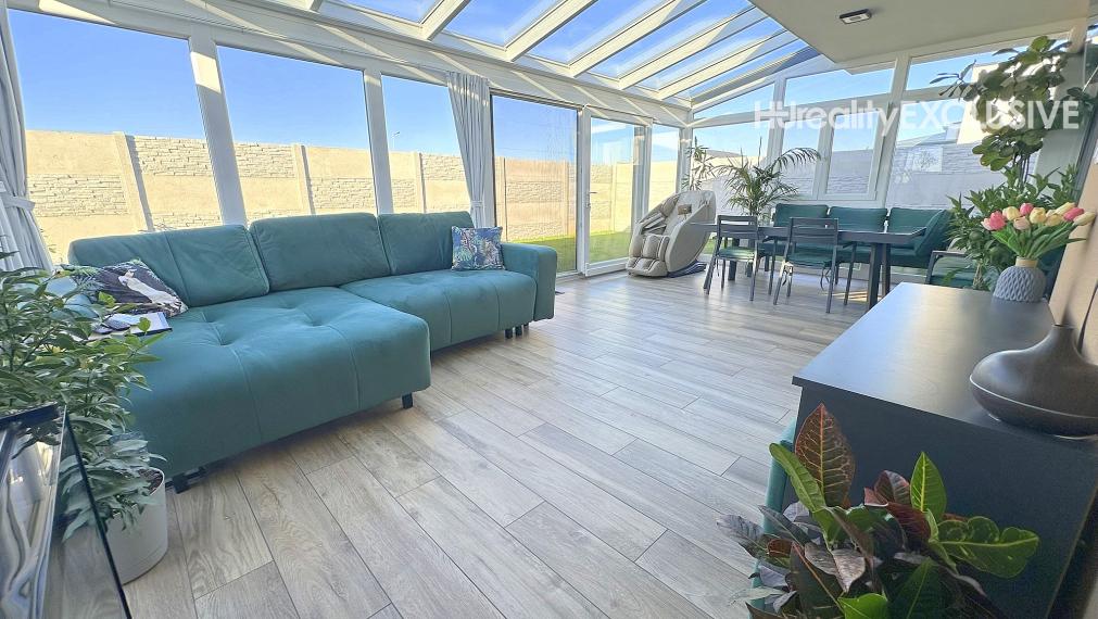 Predaj priestranný 4i RD, garáž, zimná záhrada, pozemok 513 m2, Mosonmagyaróvár