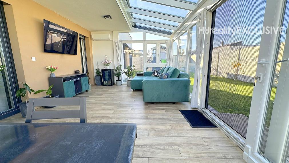 Predaj priestranný 4i RD, garáž, zimná záhrada, pozemok 513 m2, Mosonmagyaróvár