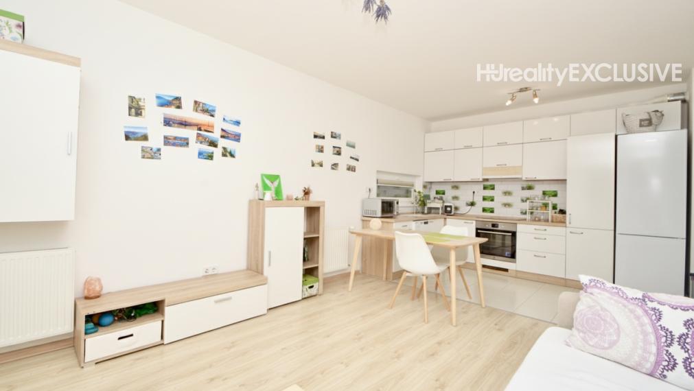 Predaj 3i byt s balkónom v uzatvorenom areáli, Viladomy, Rajka