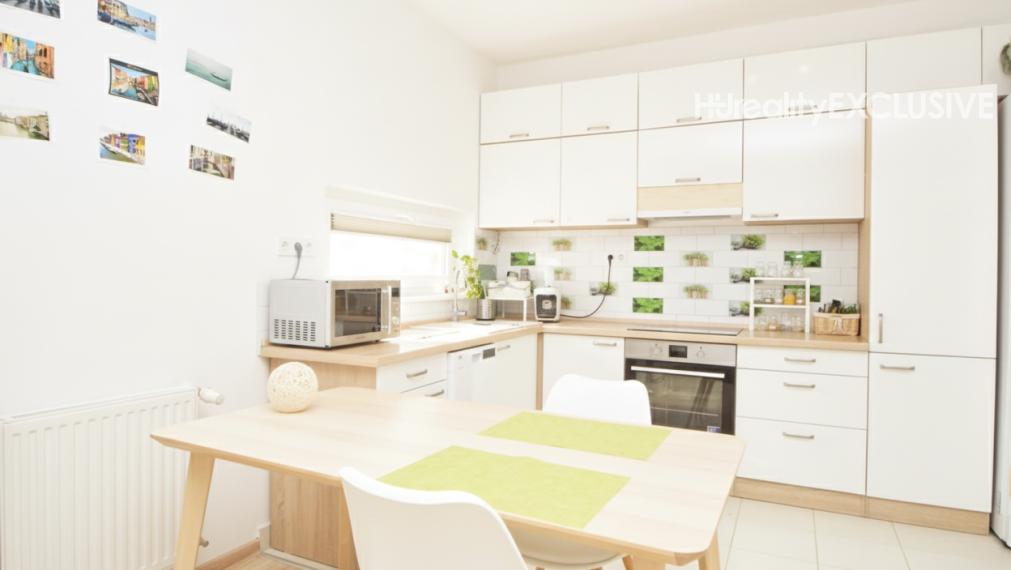 Predaj 3i byt s balkónom v uzatvorenom areáli, Viladomy, Rajka