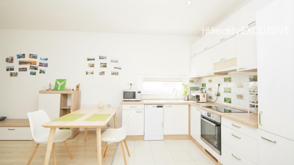 Predaj 3i byt s balkónom v uzatvorenom areáli, Viladomy, Rajka