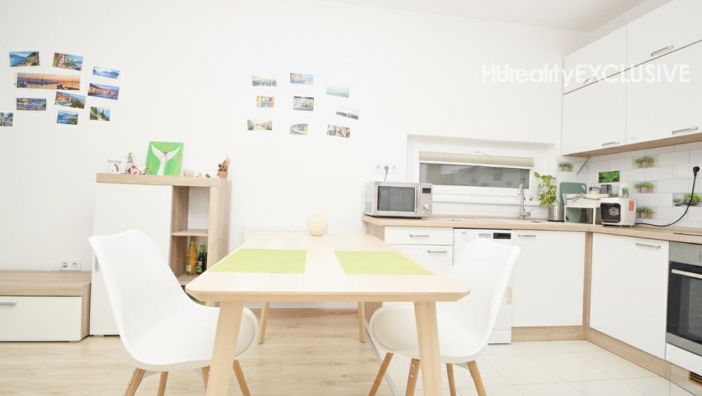 Predaj 3i byt s balkónom v uzatvorenom areáli, Viladomy, Rajka