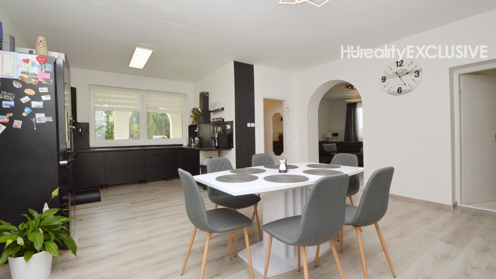 Predaj priestranný 5i rodinný dom s 1483 m2 pozemkom, pivnica, garáž, Dunakiliti