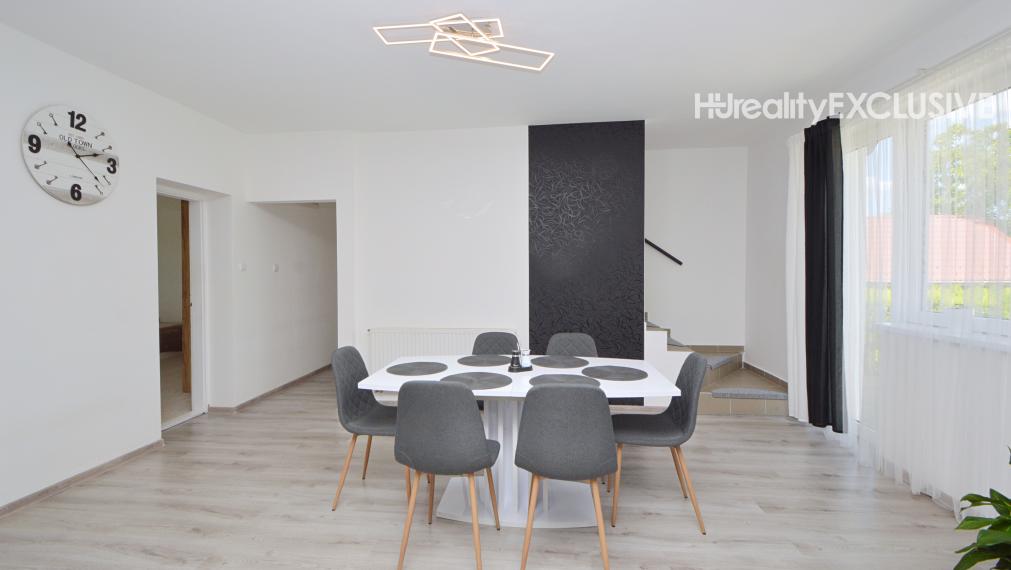 Predaj priestranný 5i rodinný dom s 1483 m2 pozemkom, pivnica, garáž, Dunakiliti