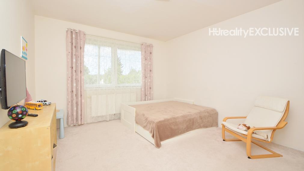 Predaj priestranný 5i rodinný dom s 1483 m2 pozemkom, pivnica, garáž, Dunakiliti