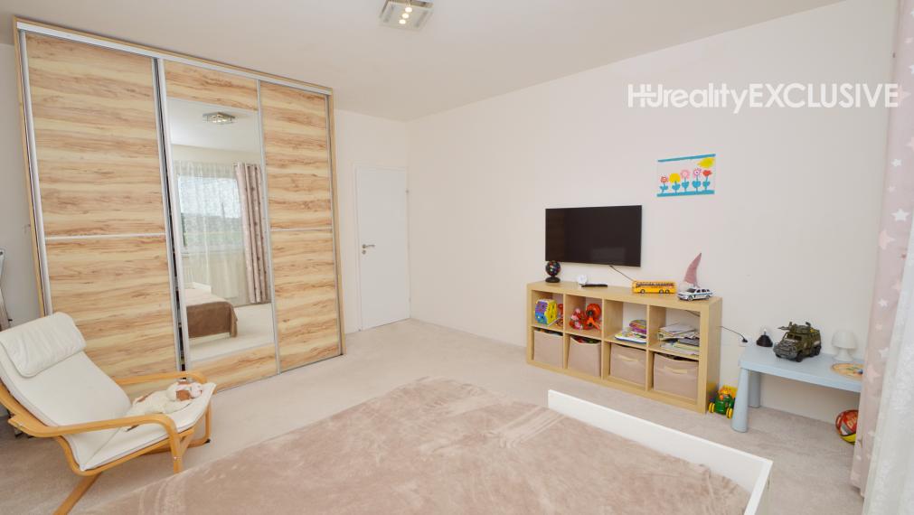 Predaj priestranný 5i rodinný dom s 1483 m2 pozemkom, pivnica, garáž, Dunakiliti