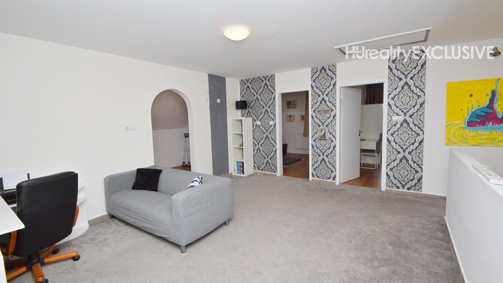 Predaj priestranný 5i rodinný dom s 1483 m2 pozemkom, pivnica, garáž, Dunakiliti