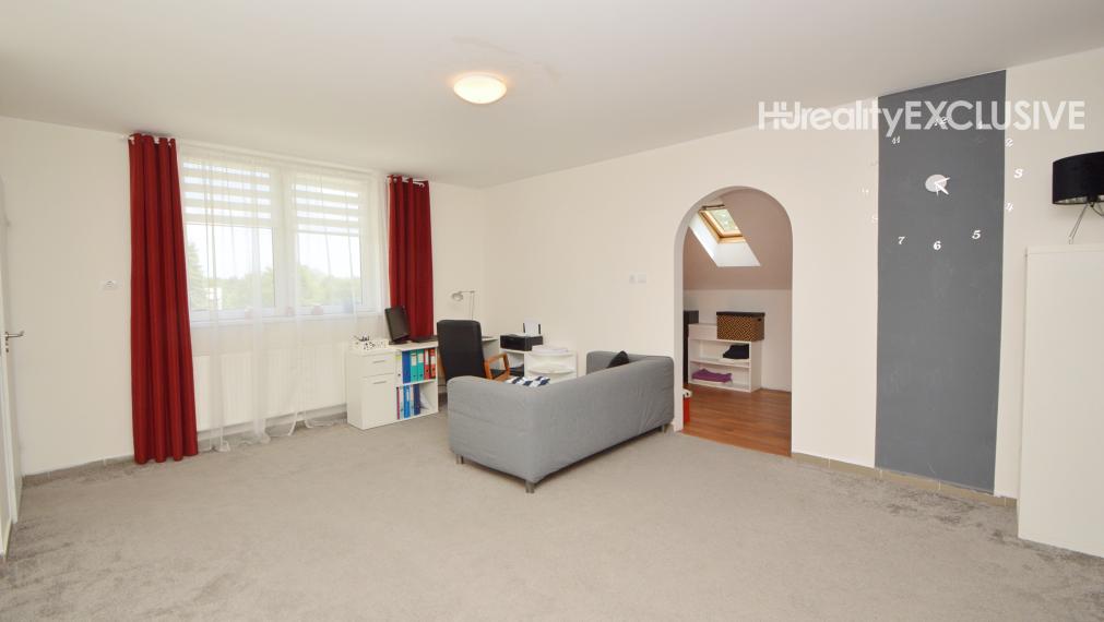 Predaj priestranný 5i rodinný dom s 1483 m2 pozemkom, pivnica, garáž, Dunakiliti