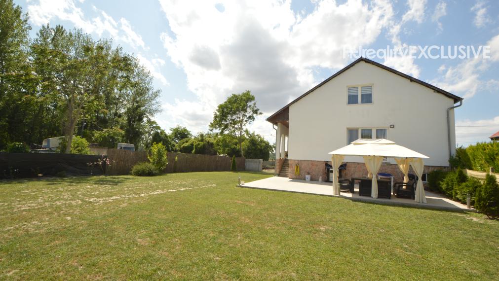 Predaj priestranný 5i rodinný dom s 1483 m2 pozemkom, pivnica, garáž, Dunakiliti