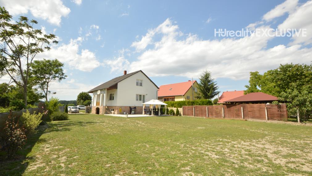 Predaj priestranný 5i rodinný dom s 1483 m2 pozemkom, pivnica, garáž, Dunakiliti