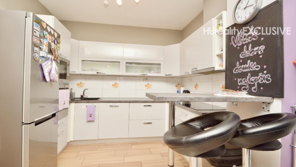 Predaj priestranný 2i byt s krytým parkovacím miestom v novostavbe, Rajka