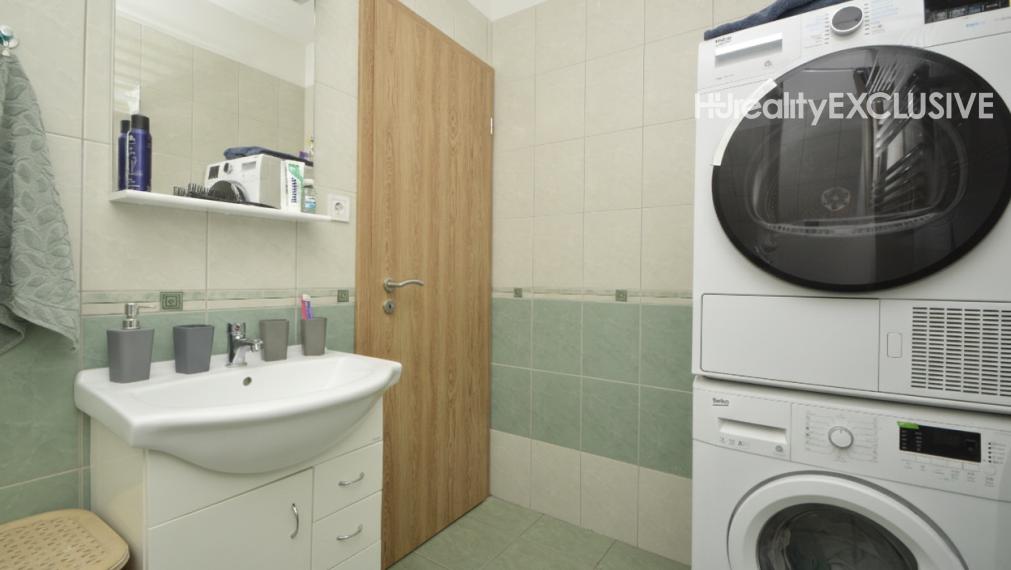 Predaj priestranný 2i byt s krytým parkovacím miestom v novostavbe, Rajka