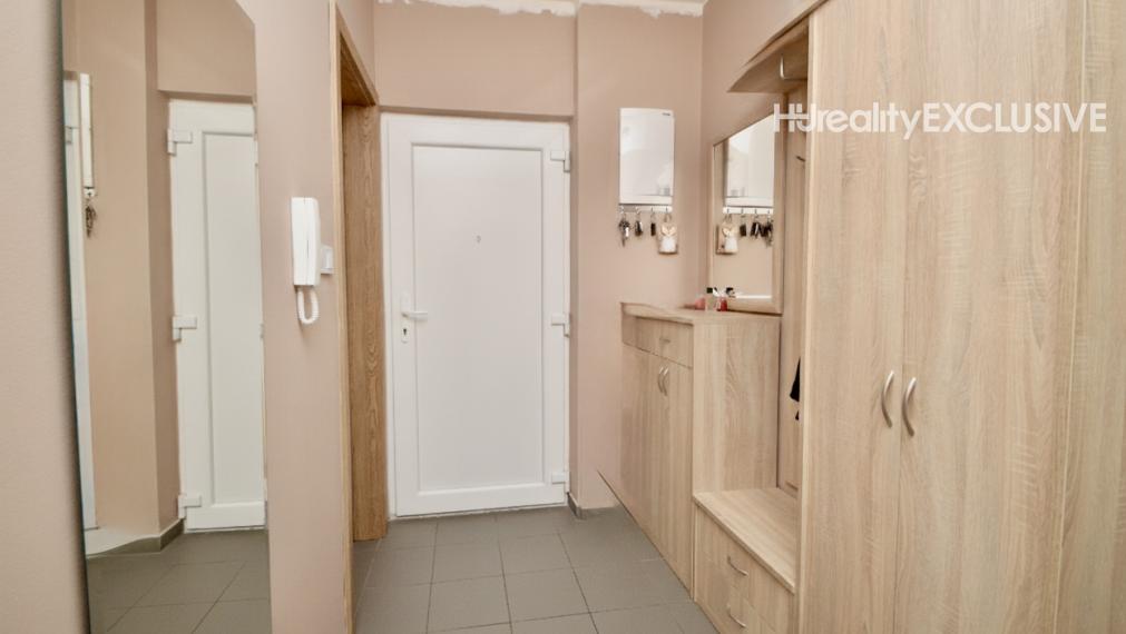 Predaj priestranný 2i byt s krytým parkovacím miestom v novostavbe, Rajka