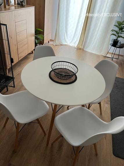 Prenájom, zariadený 1i byt s predzáhradkou a s vyhradeným parkovacím miestom, Rajka