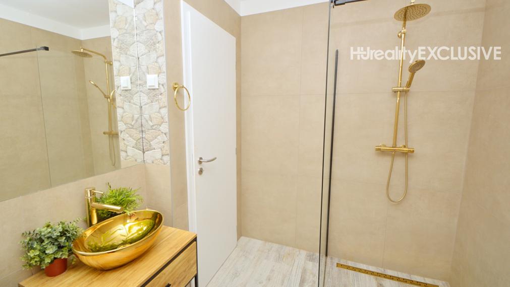 Predaj priestranný 3i byt s predzáhradkou v novostavbe, Rajka