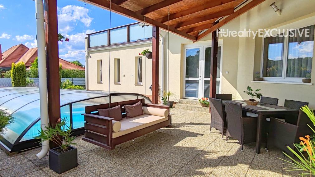 Predaj 5i rodinný dom s bazénom a saunou, pozemok 1452 m2, Máriakálnok