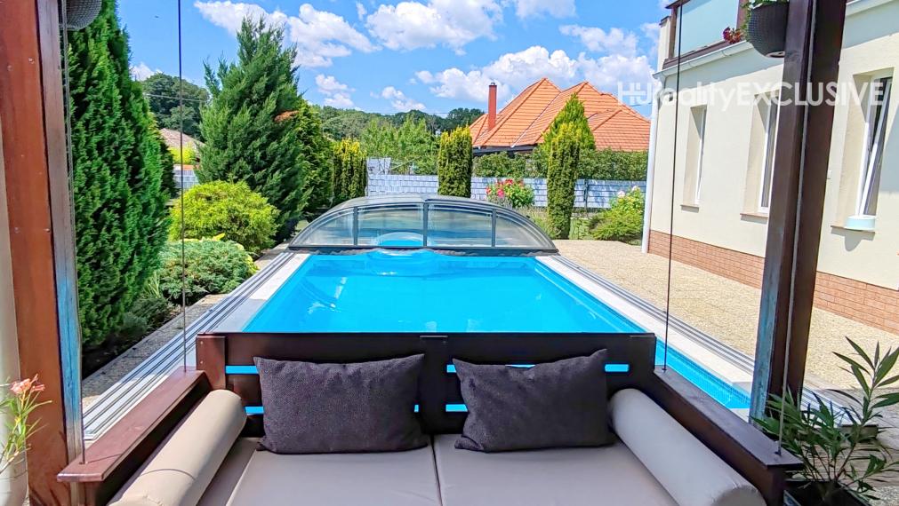 Predaj 5i rodinný dom s bazénom a saunou, pozemok 1452 m2, Máriakálnok