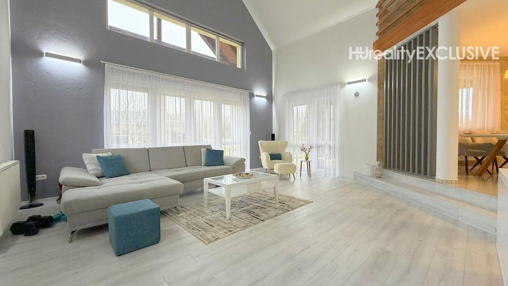 Predaj 5i rodinný dom s bazénom a saunou, pozemok 1452 m2, Máriakálnok