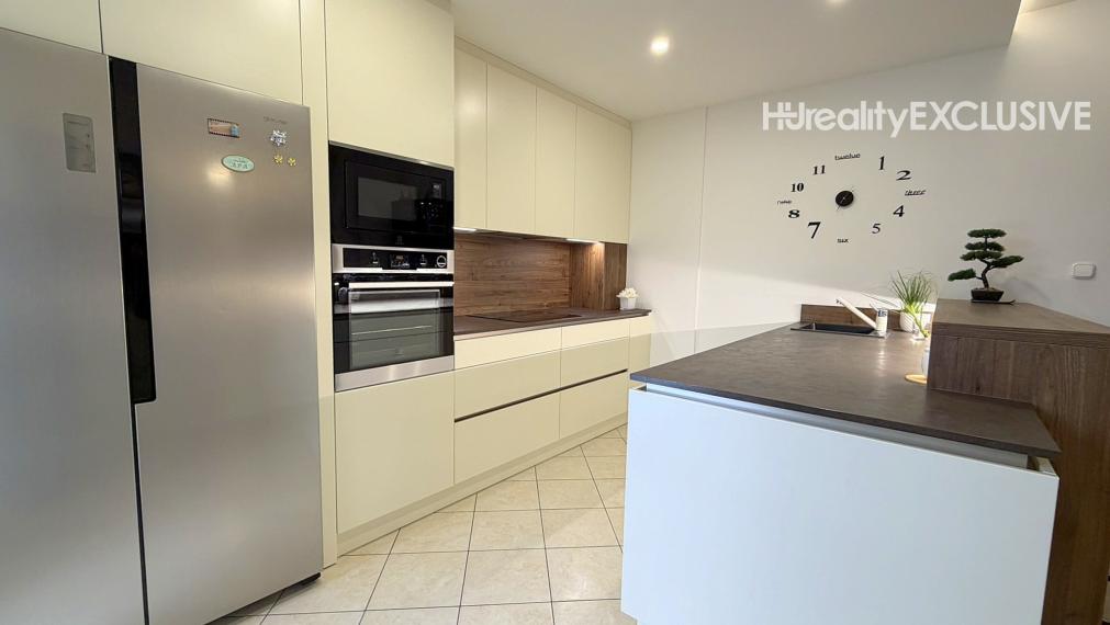 Predaj 5i rodinný dom s bazénom a saunou, pozemok 1452 m2, Máriakálnok