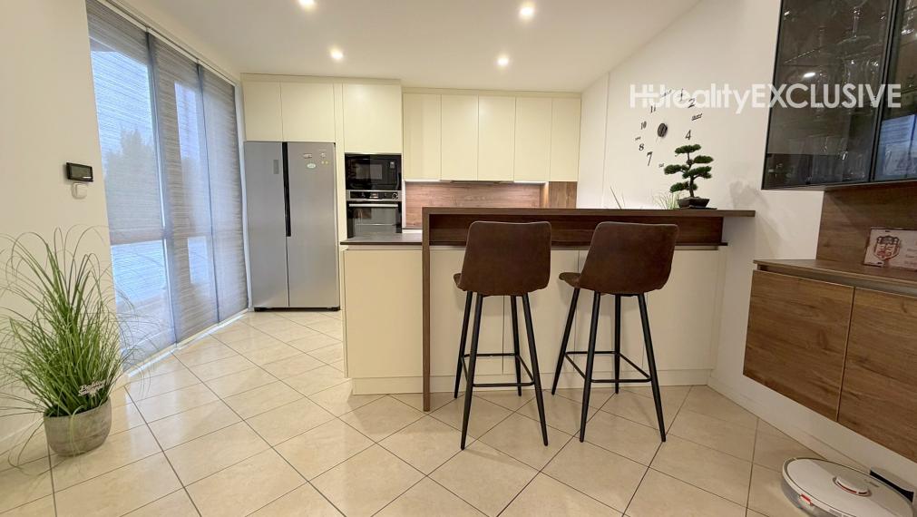 Predaj 5i rodinný dom s bazénom a saunou, pozemok 1452 m2, Máriakálnok