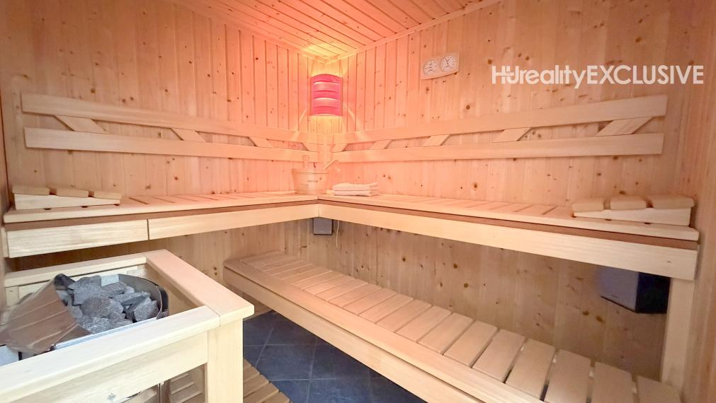 Predaj 5i rodinný dom s bazénom a saunou, pozemok 1452 m2, Máriakálnok