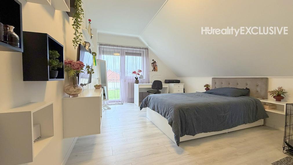 Predaj 5i rodinný dom s bazénom a saunou, pozemok 1452 m2, Máriakálnok