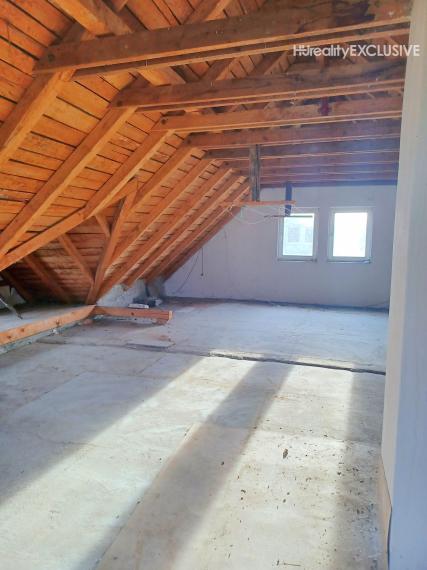 Predaj rodinný dom s garážou, pozemok 1094 m2, Mosonudvar