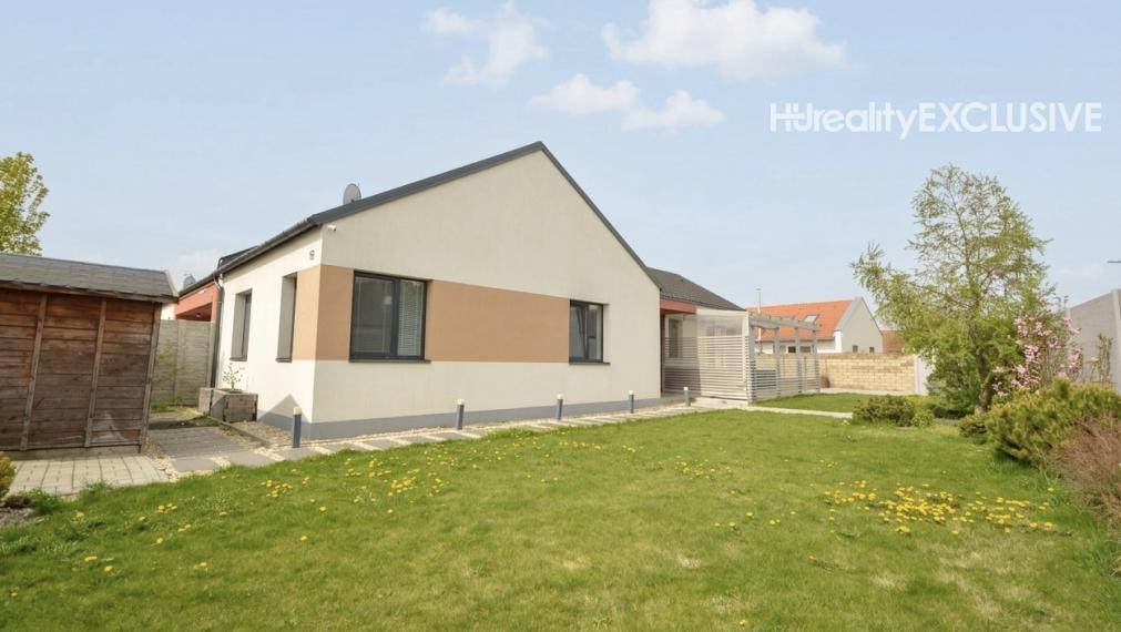 EXKLUZÍVNE - Predaj, 4i rodinný dom na rožnom pozemku, 389 m2 pozemok, Rajka