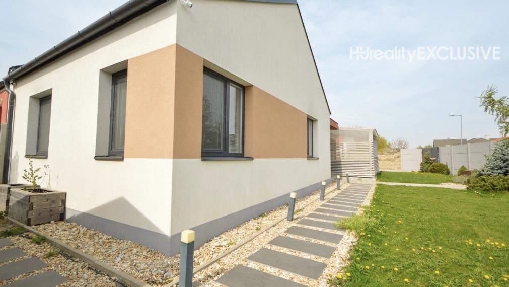 EXKLUZÍVNE - Predaj, 4i rodinný dom na rožnom pozemku, 389 m2 pozemok, Rajka