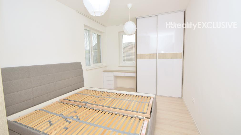 EXKLUZÍVNE - Predaj, 4i rodinný dom na rožnom pozemku, 389 m2 pozemok, Rajka