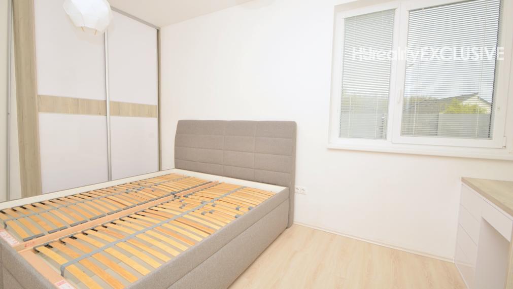 EXKLUZÍVNE - Predaj, 4i rodinný dom na rožnom pozemku, 389 m2 pozemok, Rajka