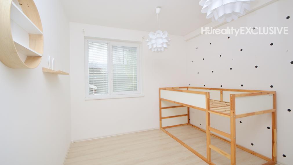 EXKLUZÍVNE - Predaj, 4i rodinný dom na rožnom pozemku, 389 m2 pozemok, Rajka