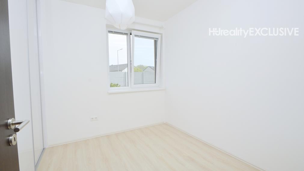 EXKLUZÍVNE - Predaj, 4i rodinný dom na rožnom pozemku, 389 m2 pozemok, Rajka