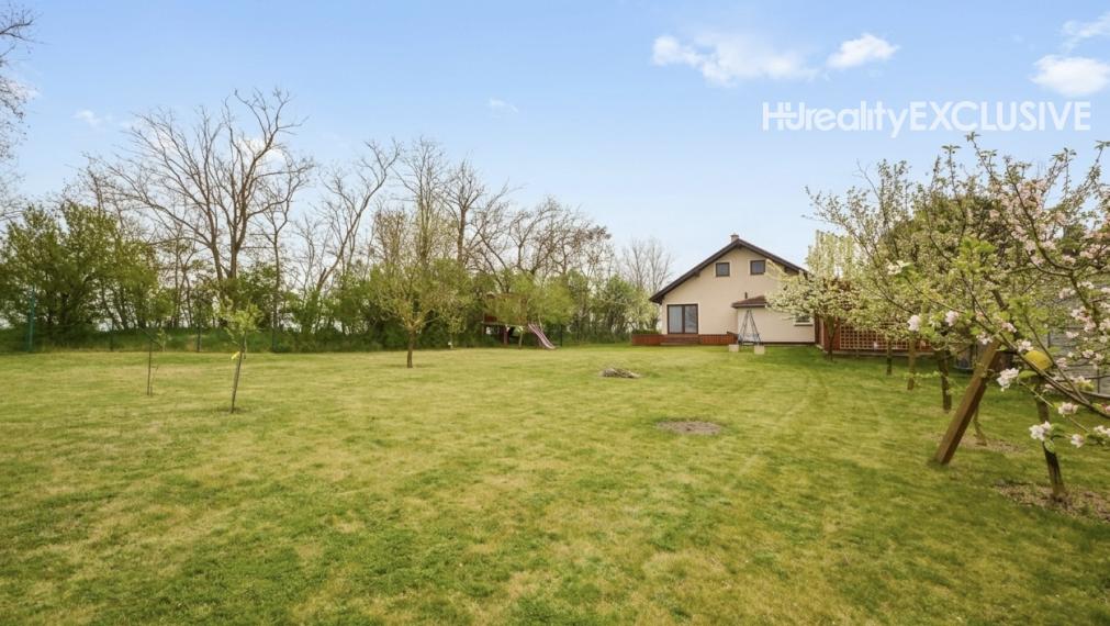 Predaj 5i rodinný dom na slnečnom 1284 m2 pozemku, Bezenye