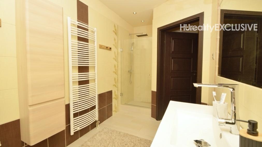 Predaj 5i rodinný dom na slnečnom 1284 m2 pozemku, Bezenye