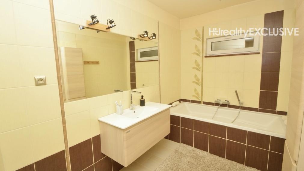 Predaj 5i rodinný dom na slnečnom 1284 m2 pozemku, Bezenye