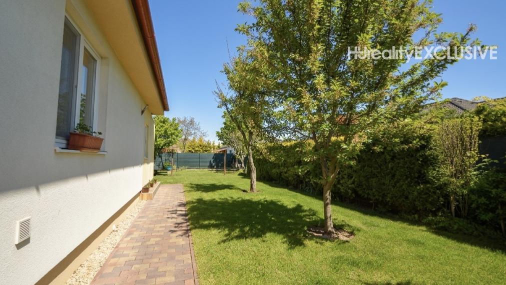 Predaj 3i rodinný dom so zimnou záhradou v obľúbenej časti Rajky, krb, pozemok 540 m2, Rajka
